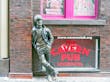 Estátua de John Lennon no histórico Cavern Club. Liverpool, Inglaterra