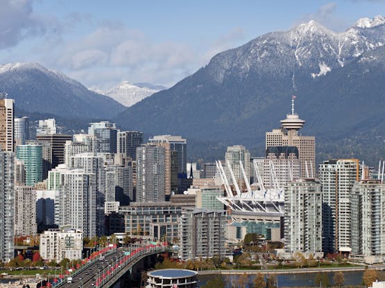 Centro de Vancouver com as Grouse Mountains ao fundo Centro de Vancouver com as Grouse Mountains ao fundo