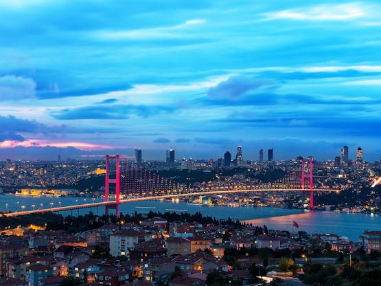 Ponte Bosphorus. Istambul, Turquia Ponte Bosphorus. Istambul, Turquia